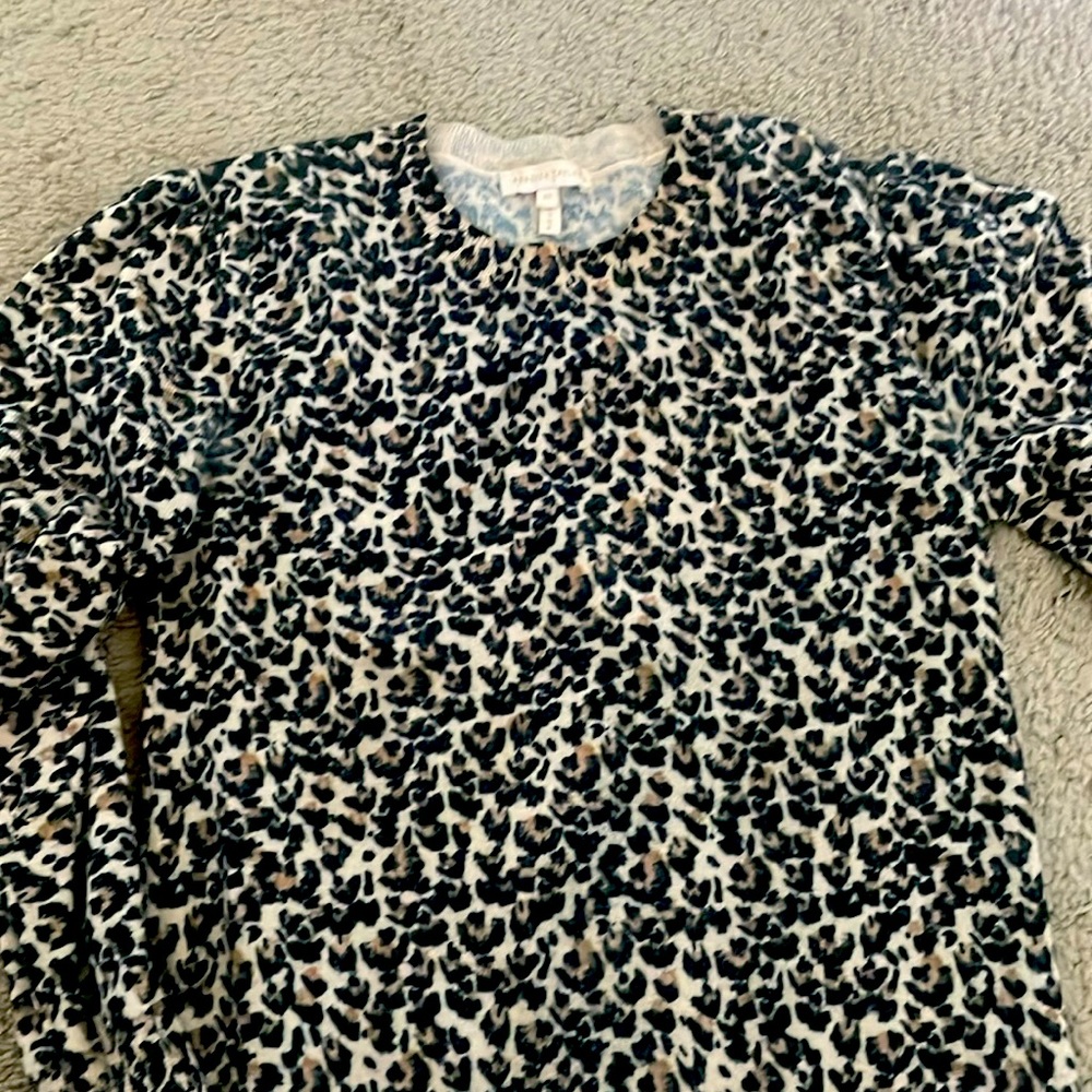 Leopard sweater with puffed sleeve